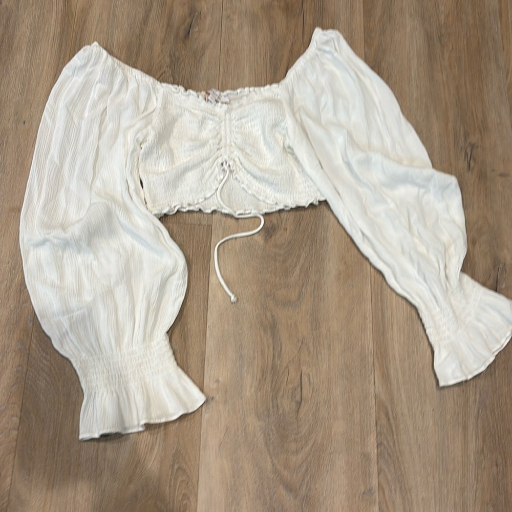 OLIVACEOUS SMOCKED CROP